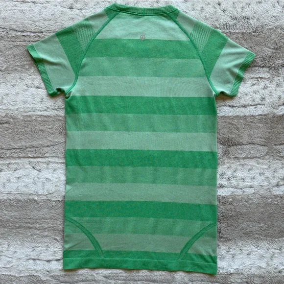 Lululemon Run: Swiftly Tech Short Sleeve in Heathered Green Bean Size 8 - Picture 10 of 14